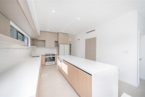 House in Fort Lauderdale, Florida 3 bedrooms, 282.61 sq.m. № 1920157 - photo 7