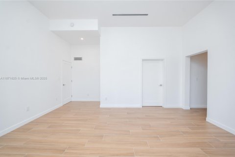 House in Fort Lauderdale, Florida 3 bedrooms, 282.61 sq.m. № 1920157 - photo 21