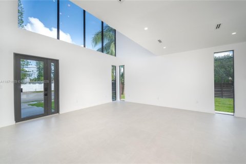 House in Fort Lauderdale, Florida 3 bedrooms, 282.61 sq.m. № 1920157 - photo 4