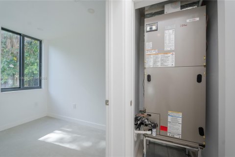 House in Fort Lauderdale, Florida 3 bedrooms, 282.61 sq.m. № 1920157 - photo 11