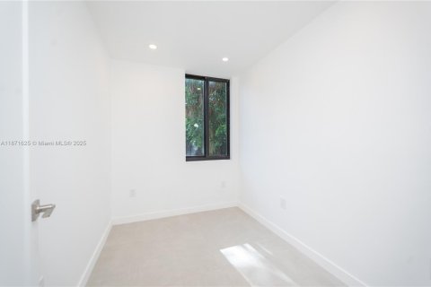 House in Fort Lauderdale, Florida 3 bedrooms, 282.61 sq.m. № 1920157 - photo 14