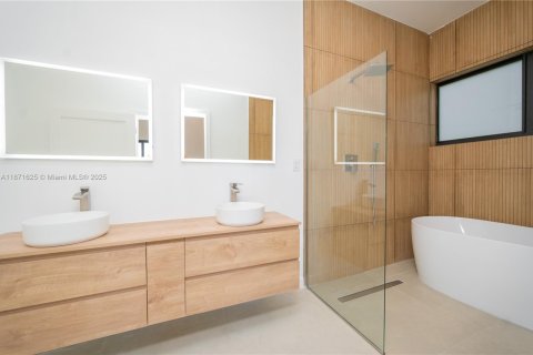 House in Fort Lauderdale, Florida 3 bedrooms, 282.61 sq.m. № 1920157 - photo 25
