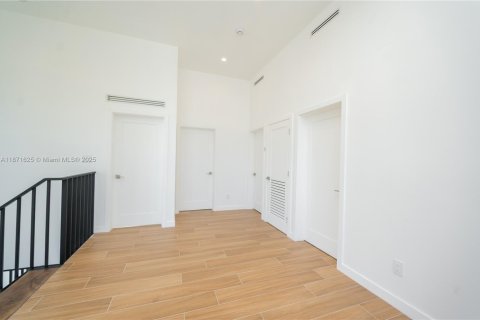 House in Fort Lauderdale, Florida 3 bedrooms, 282.61 sq.m. № 1920157 - photo 18