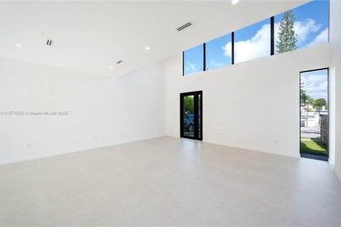 House in Fort Lauderdale, Florida 3 bedrooms, 282.61 sq.m. № 1920157 - photo 5