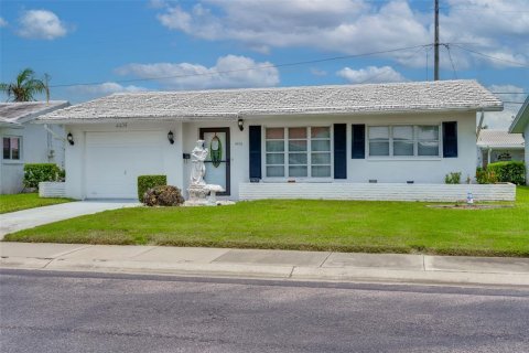 Casa en venta en Pinellas Park, Florida, 2 dormitorios, 104.24 m2 № 1884955 - foto 1