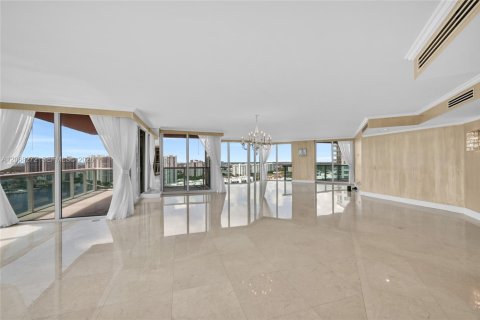 Condominio en venta en Aventura, Florida, 4 dormitorios, 379.04 m2 № 2339861 - foto 7