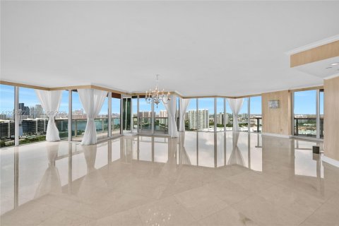Condominio en venta en Aventura, Florida, 4 dormitorios, 379.04 m2 № 2339861 - foto 6