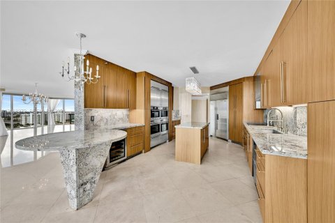 Condominio en venta en Aventura, Florida, 4 dormitorios, 379.04 m2 № 2339861 - foto 17