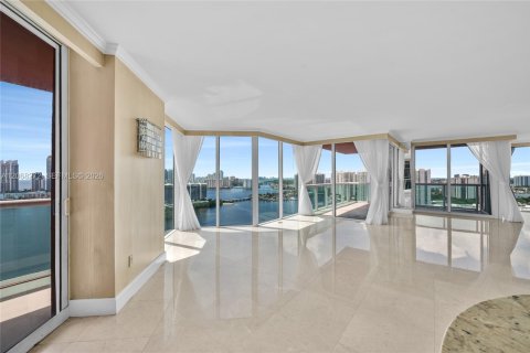 Condominio en venta en Aventura, Florida, 4 dormitorios, 379.04 m2 № 2339861 - foto 20