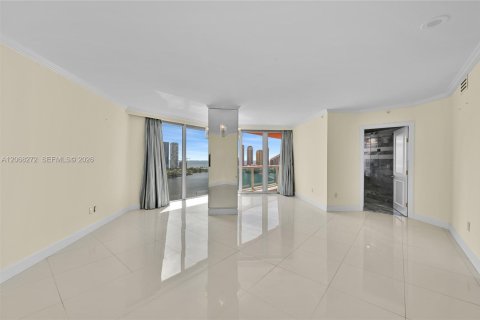 Condominio en venta en Aventura, Florida, 4 dormitorios, 379.04 m2 № 2339861 - foto 25