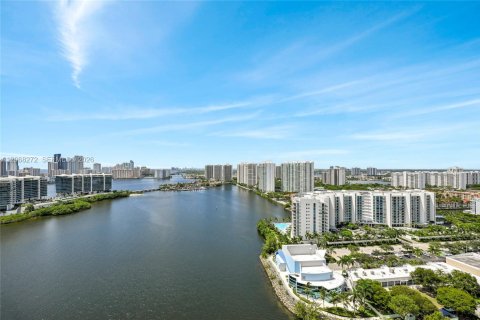 Condominio en venta en Aventura, Florida, 4 dormitorios, 379.04 m2 № 2339861 - foto 2
