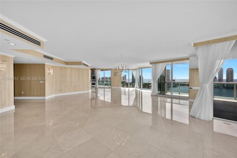 Condominio en venta en Aventura, Florida, 4 dormitorios, 379.04 m2 № 2339861 - foto 11