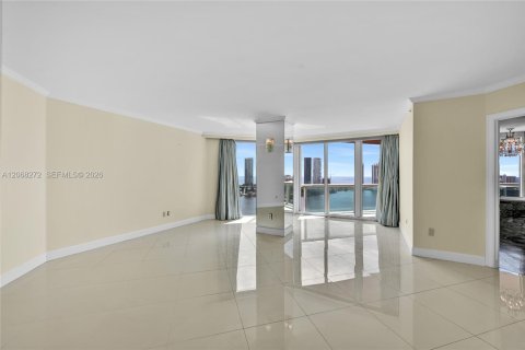 Condominio en venta en Aventura, Florida, 4 dormitorios, 379.04 m2 № 2339861 - foto 24