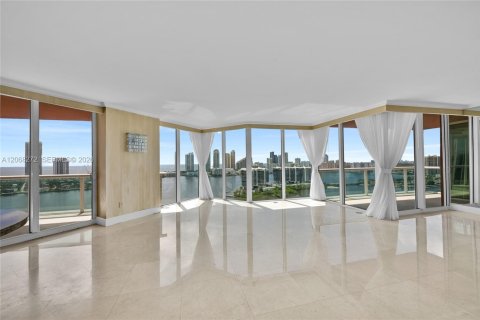 Condominio en venta en Aventura, Florida, 4 dormitorios, 379.04 m2 № 2339861 - foto 22