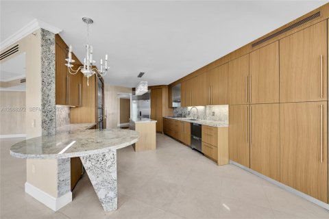 Condominio en venta en Aventura, Florida, 4 dormitorios, 379.04 m2 № 2339861 - foto 18
