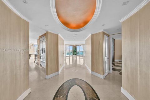 Condominio en venta en Aventura, Florida, 4 dormitorios, 379.04 m2 № 2339861 - foto 3
