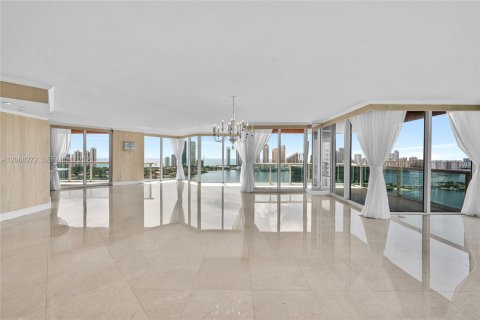 Condominio en venta en Aventura, Florida, 4 dormitorios, 379.04 m2 № 2339861 - foto 13