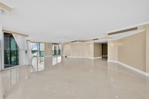Condominio en venta en Aventura, Florida, 4 dormitorios, 379.04 m2 № 2339861 - foto 8