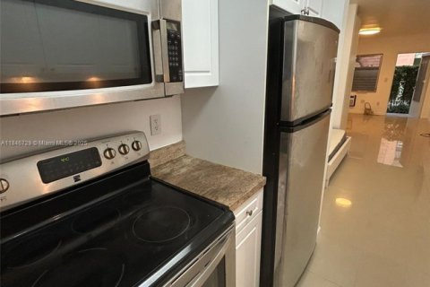 Condo in Miami Beach, Florida  № 1846078 - photo 5