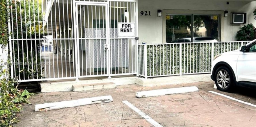 Studio in the Condo in Miami Beach, Florida  № 1846078