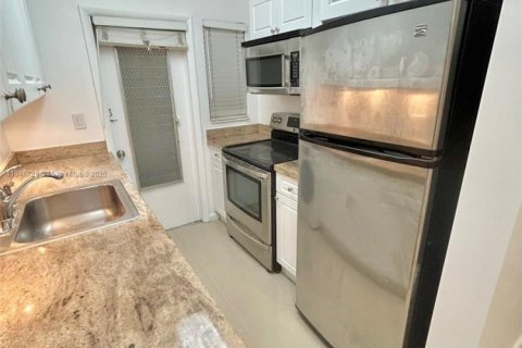 Condo in Miami Beach, Florida  № 1846078 - photo 9