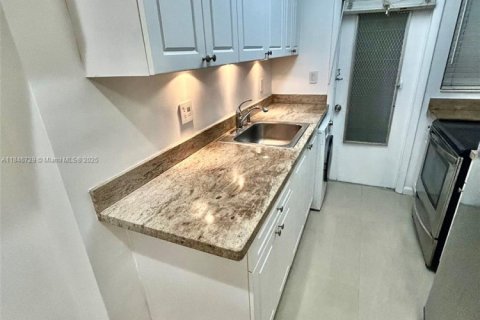 Condo in Miami Beach, Florida  № 1846078 - photo 10