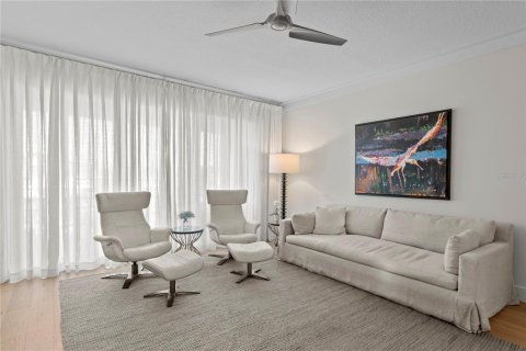 Townhouse in Saint Petersburg, Florida 3 bedrooms, 205.78 sq.m. № 2395879 - photo 25