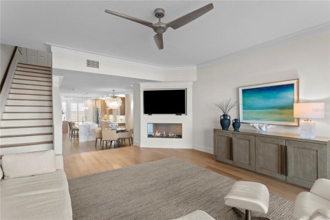 Townhouse in Saint Petersburg, Florida 3 bedrooms, 205.78 sq.m. № 2395879 - photo 9