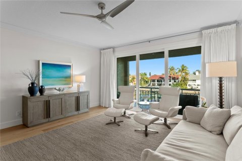 Townhouse in Saint Petersburg, Florida 3 bedrooms, 205.78 sq.m. № 2395879 - photo 22