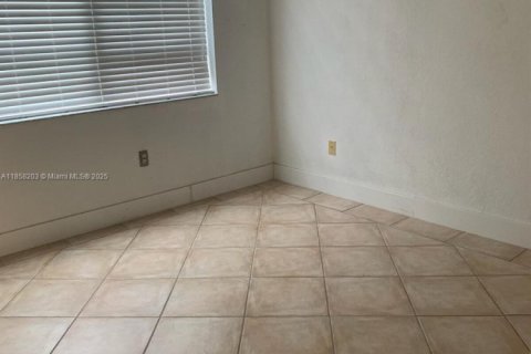 Copropriété à louer à Miami, Floride: 2 chambres, 80.82 m2 № 1920575 - photo 17