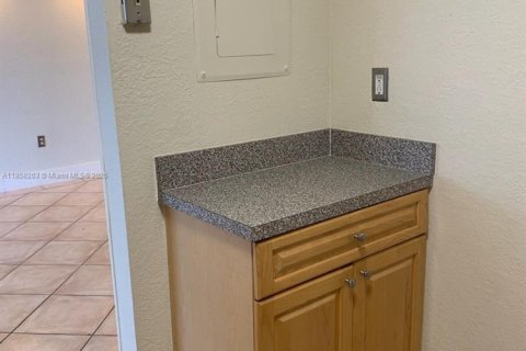 Copropriété à louer à Miami, Floride: 2 chambres, 80.82 m2 № 1920575 - photo 9