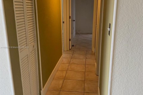 Copropriété à louer à Miami, Floride: 2 chambres, 80.82 m2 № 1920575 - photo 16