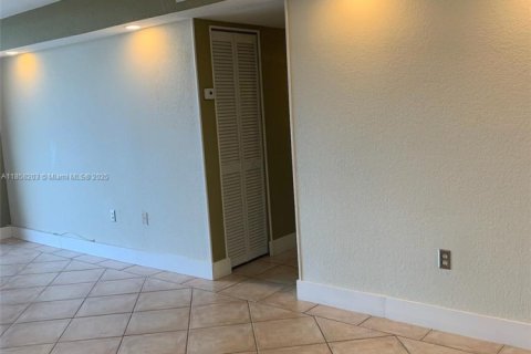 Copropriété à louer à Miami, Floride: 2 chambres, 80.82 m2 № 1920575 - photo 4