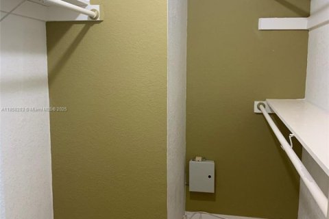 Copropriété à louer à Miami, Floride: 2 chambres, 80.82 m2 № 1920575 - photo 19