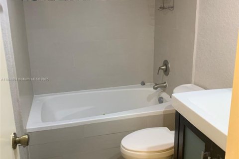 Copropriété à louer à Miami, Floride: 2 chambres, 80.82 m2 № 1920575 - photo 18