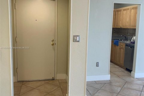 Copropriété à louer à Miami, Floride: 2 chambres, 80.82 m2 № 1920575 - photo 6