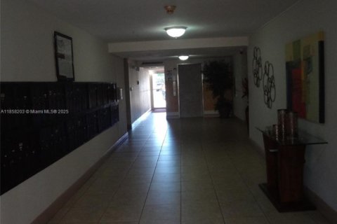 Copropriété à louer à Miami, Floride: 2 chambres, 80.82 m2 № 1920575 - photo 3