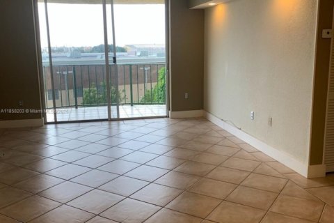 Copropriété à louer à Miami, Floride: 2 chambres, 80.82 m2 № 1920575 - photo 11