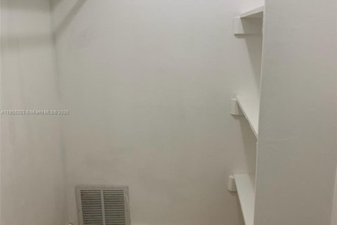 Copropriété à louer à Miami, Floride: 2 chambres, 80.82 m2 № 1920575 - photo 15