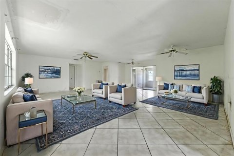 House in Sebring, Florida 3 bedrooms, 146.04 sq.m. № 1791196 - photo 4
