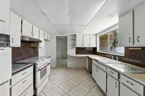 House in Sebring, Florida 3 bedrooms, 146.04 sq.m. № 1791196 - photo 9