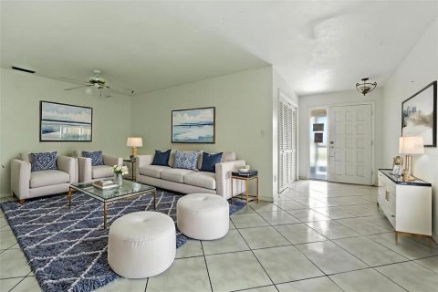 House in Sebring, Florida 3 bedrooms, 146.04 sq.m. № 1791196 - photo 6