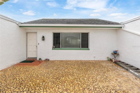 House in Holiday, Florida 2 bedrooms, 123.93 sq.m. № 2221032 - photo 30