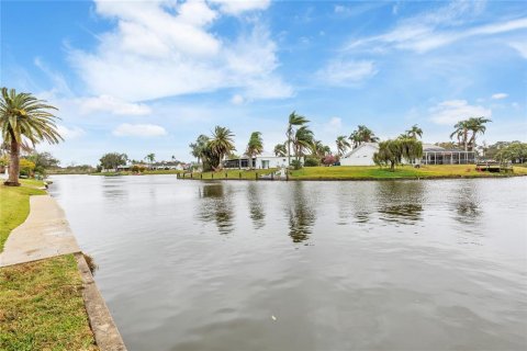 House in Holiday, Florida 2 bedrooms, 123.93 sq.m. № 2221032 - photo 27
