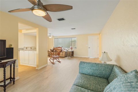 House in Holiday, Florida 2 bedrooms, 123.93 sq.m. № 2221032 - photo 3