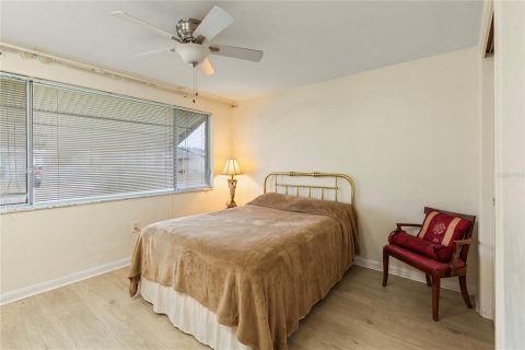 House in Holiday, Florida 2 bedrooms, 123.93 sq.m. № 2221032 - photo 13