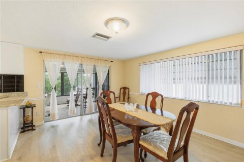 House in Holiday, Florida 2 bedrooms, 123.93 sq.m. № 2221032 - photo 12