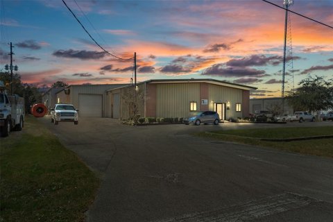 Immobilier commercial à louer à Homosassa, Floride: 1714.05 m2 № 2406789 - photo 2