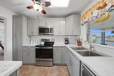 Villa ou maison à vendre à Port Charlotte, Floride: 3 chambres, 115.57 m2 № 2431608 - photo 12