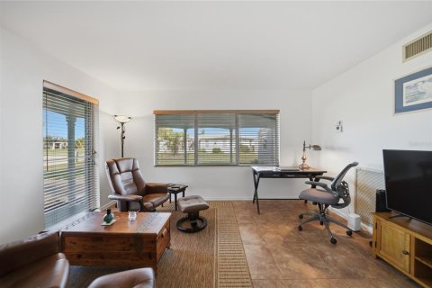 Villa ou maison à vendre à Port Charlotte, Floride: 3 chambres, 115.57 m2 № 2431608 - photo 4